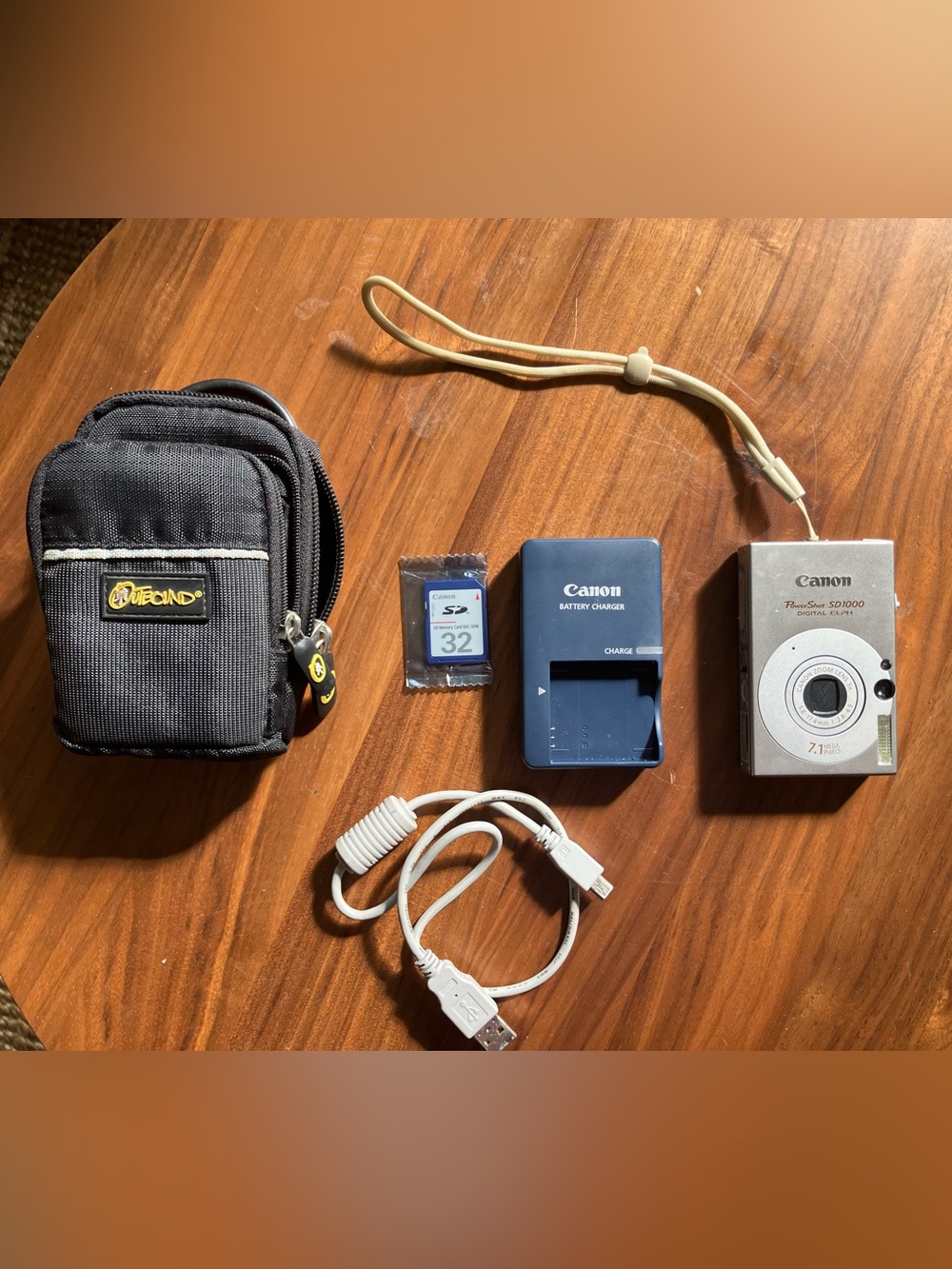 Canon PowerShot SD1000 - Silver Compact Digital Camera with Charger and case